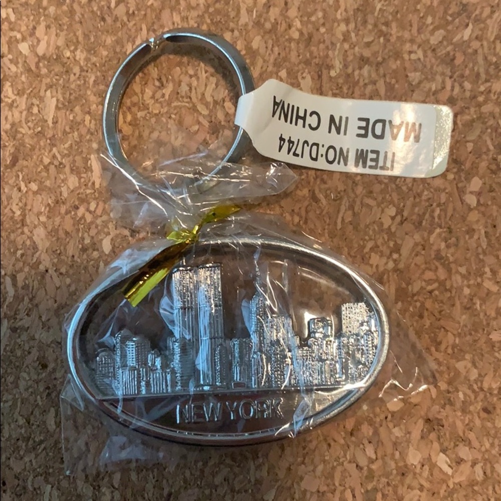 NEW New York souvenir metal keychain